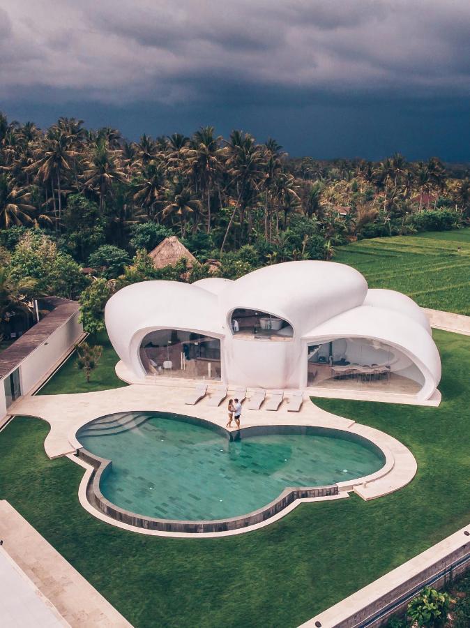 The Cloud Beachfront Villa Tabanan Exteriör bild